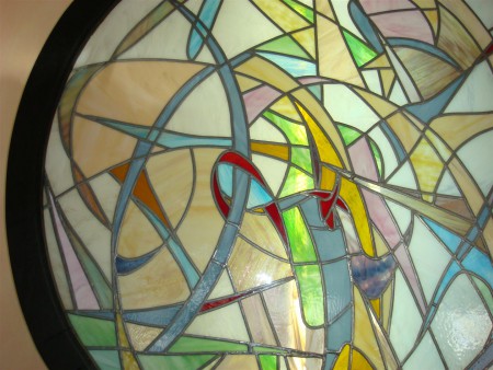 Grande vetrata anni cinquanta in vetro opalino